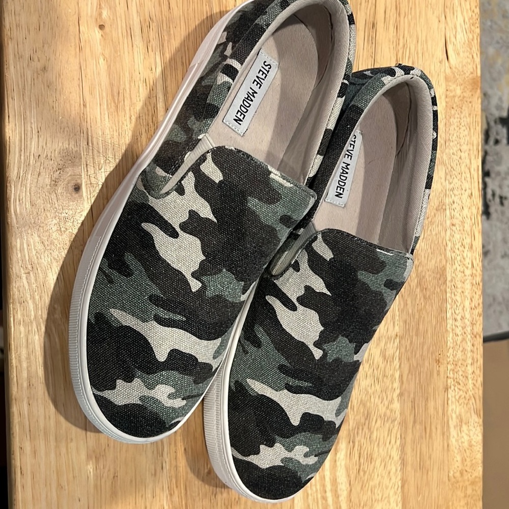 Brand new Steve Madden Camo Womens size 10